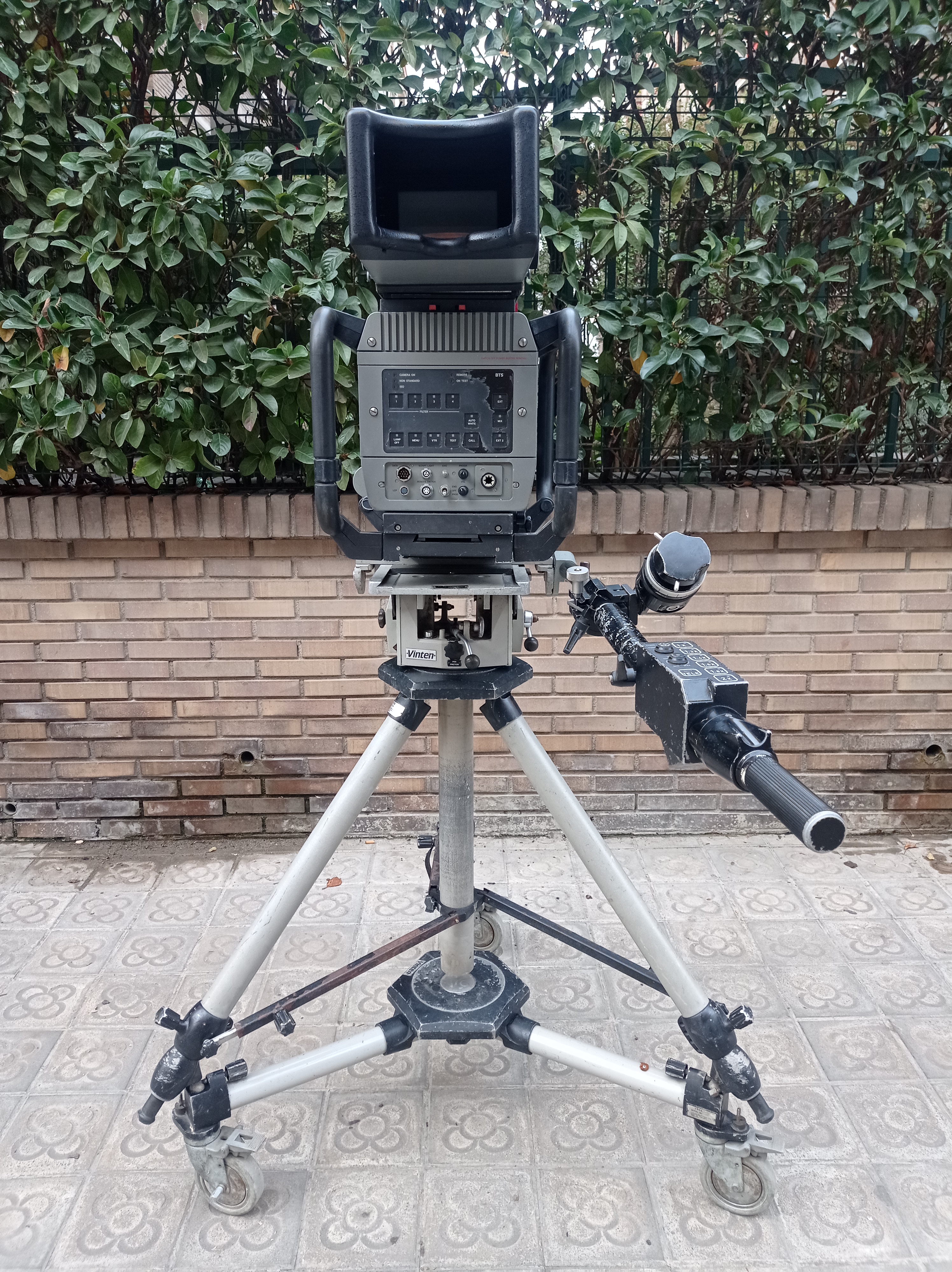 camara tv brodcasting video ruedas plastico metal (250eu) 2u.